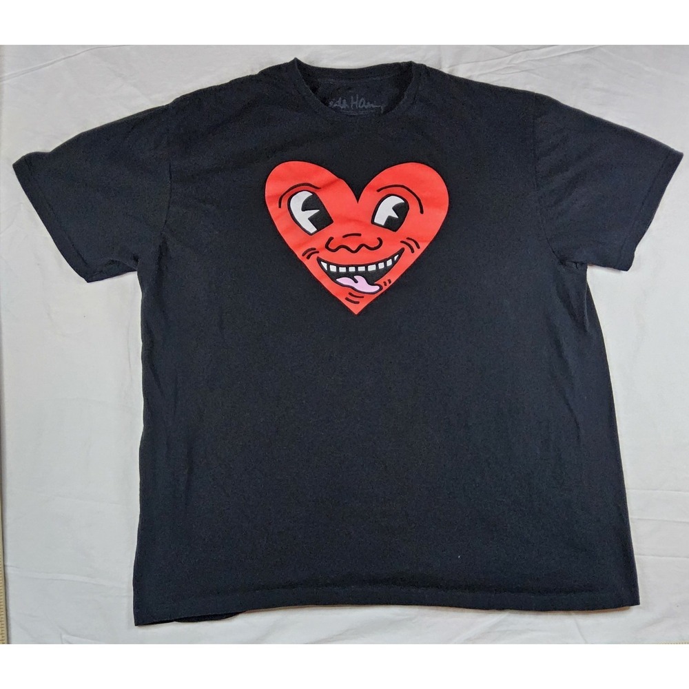 ❤️ Keith Haring "Smiling Heart Face" Graphic Tee – Size L 🎨